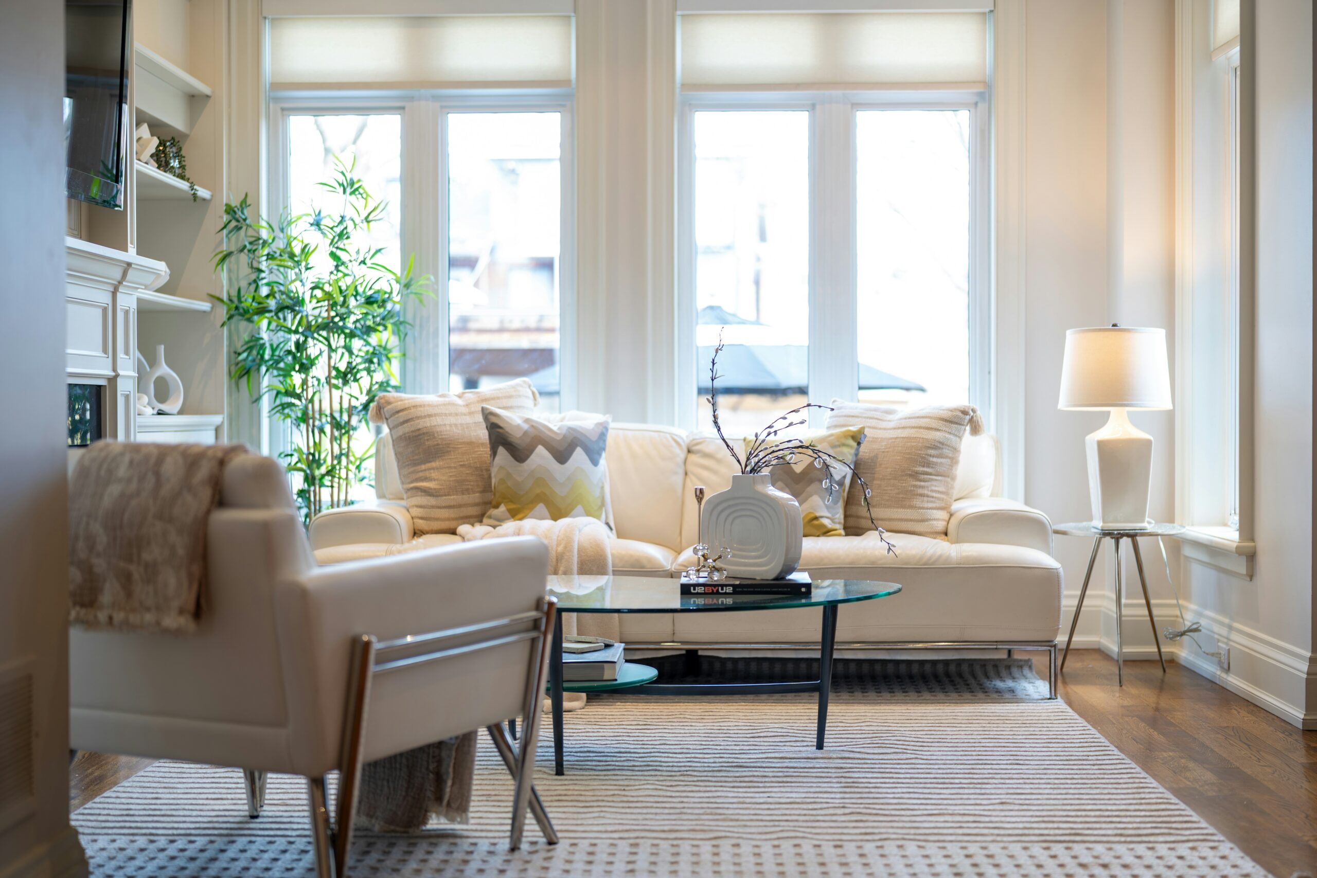 10 Neutral Throw Pillows to Instantly Cozy Up Your Sofa